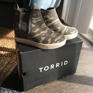 NEW torrid SNEAKER WEDGE - CAMO STRETCH KNIT Sz 6 W